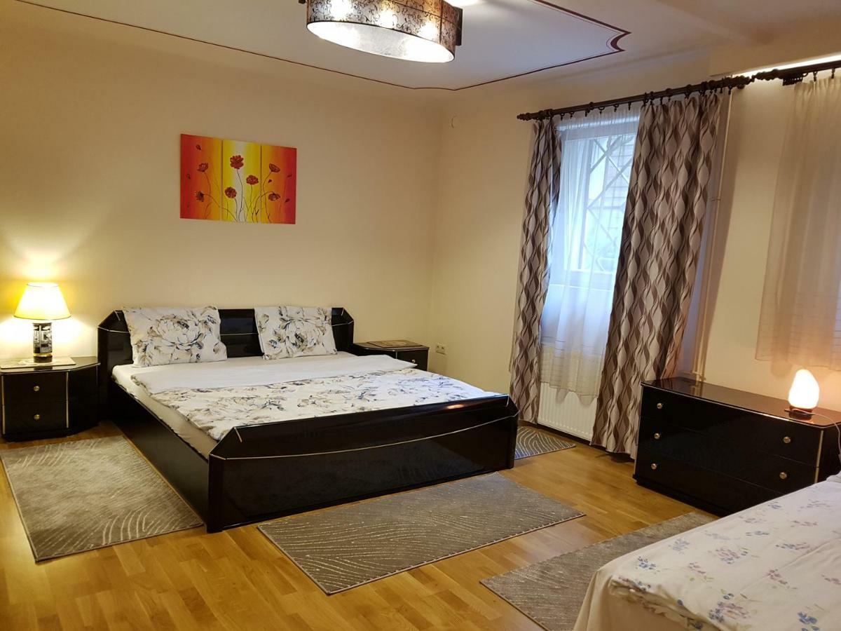 Palma Villa In City Park Budapest - Semi Suteren Eksteriør bilde