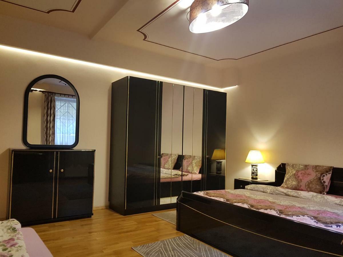 Palma Villa In City Park Budapest - Semi Suteren Eksteriør bilde