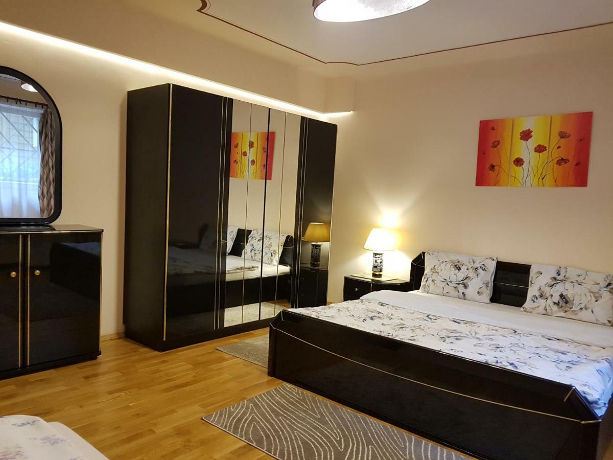 Palma Villa In City Park Budapest - Semi Suteren Eksteriør bilde