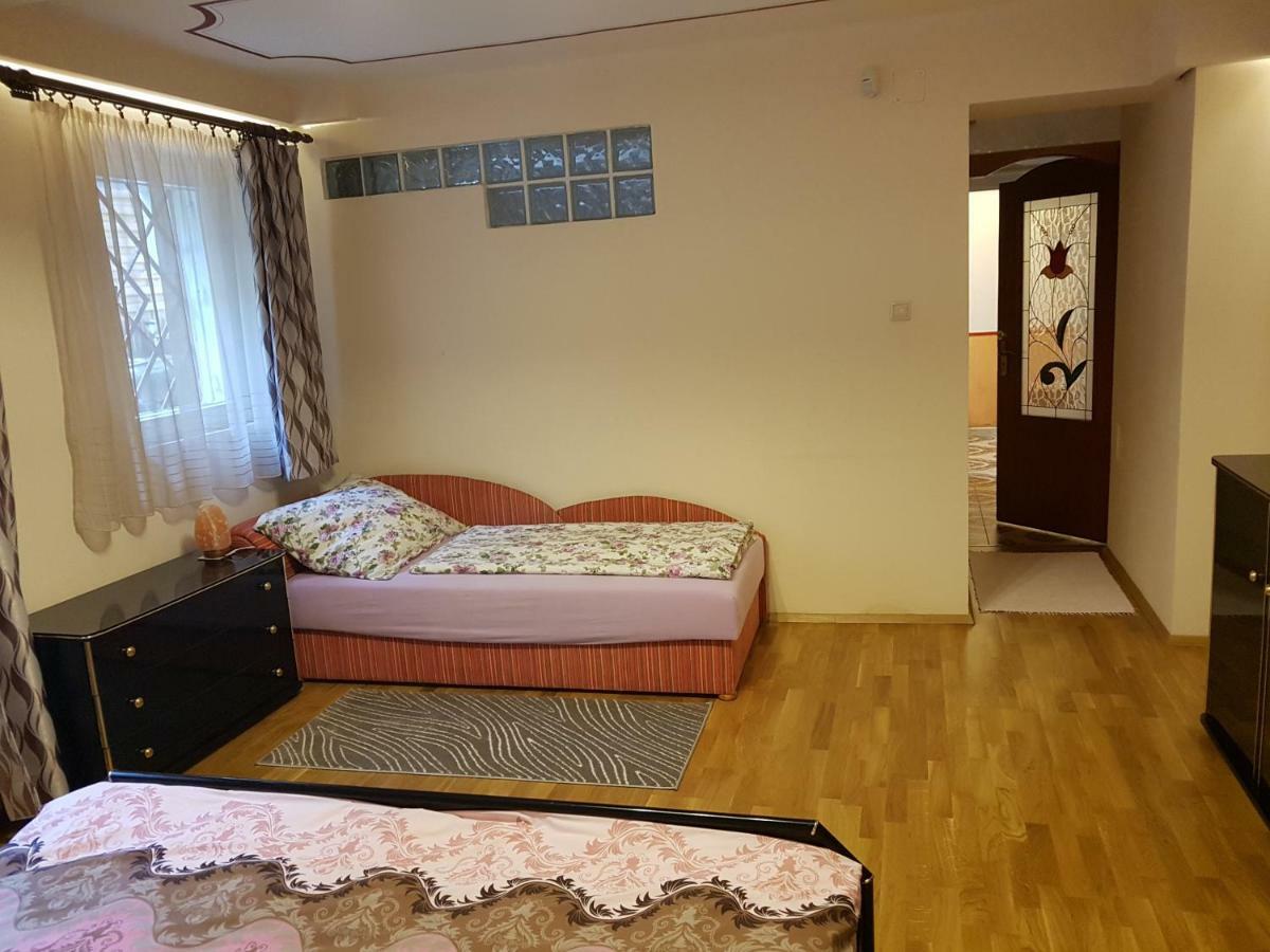 Palma Villa In City Park Budapest - Semi Suteren Eksteriør bilde
